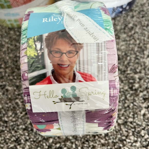 Riley Blake Purple and White Fabric Roll - Picture 1 of 2